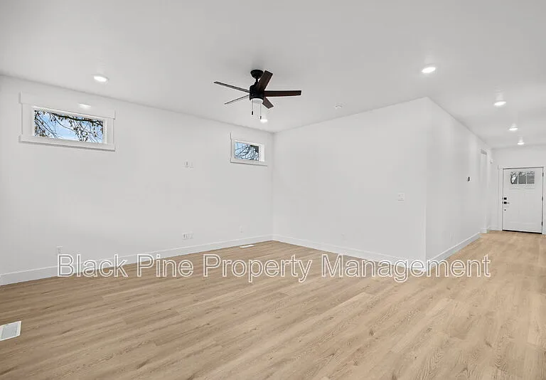 4642 N Maple Grove Rd — Photo 7