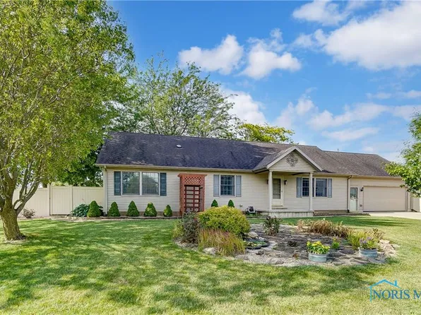 1127 Francis Ave, Fostoria, OH 44830