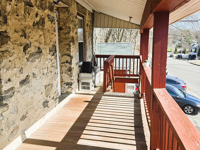 73 Woodbridge Ave — Photo 4