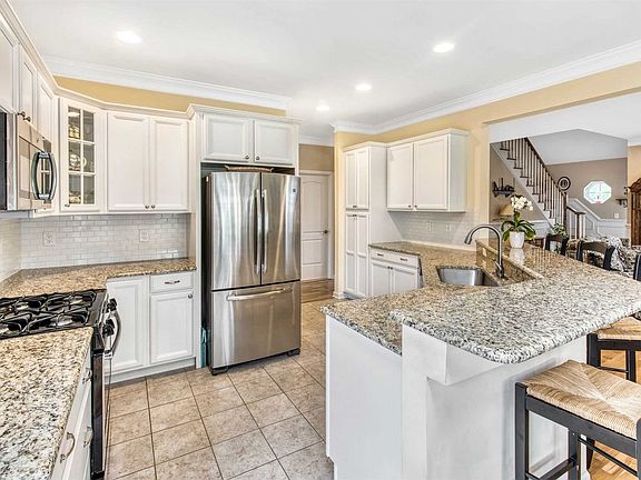 3rd image of 9 Kennsington Ct