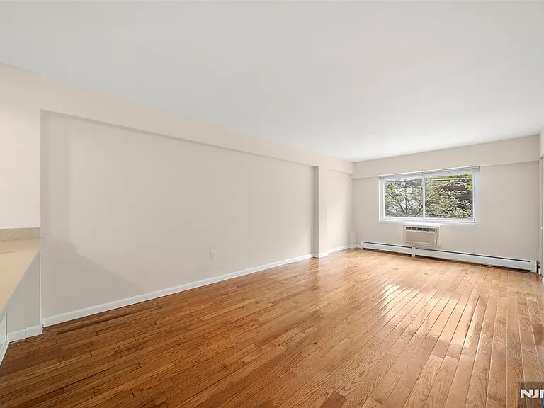 333 Grand Ave — Photo 5