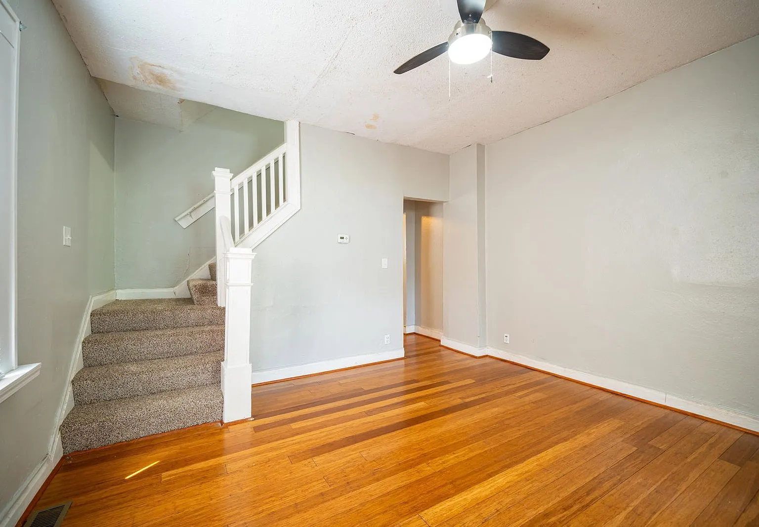 3 bed, 1.0 bath, $1,600 — Photo 4