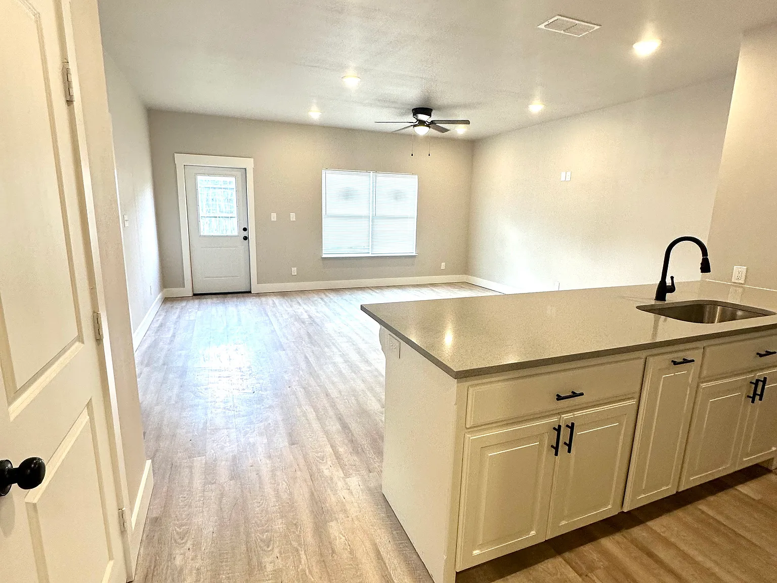3 bed, 1300 sqft, $1,800 — Photo 3