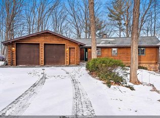 11 Breyerwood Ct, Hortonville, WI 54944