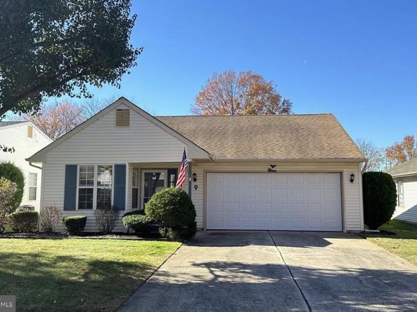 9 Fernwood Ct, Columbus, NJ 08022