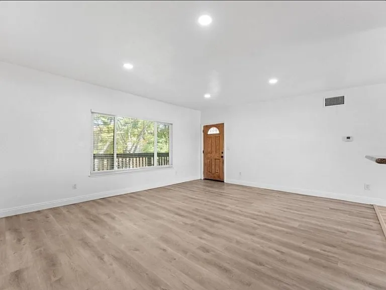 1000 Estes St #22 — Photo 5