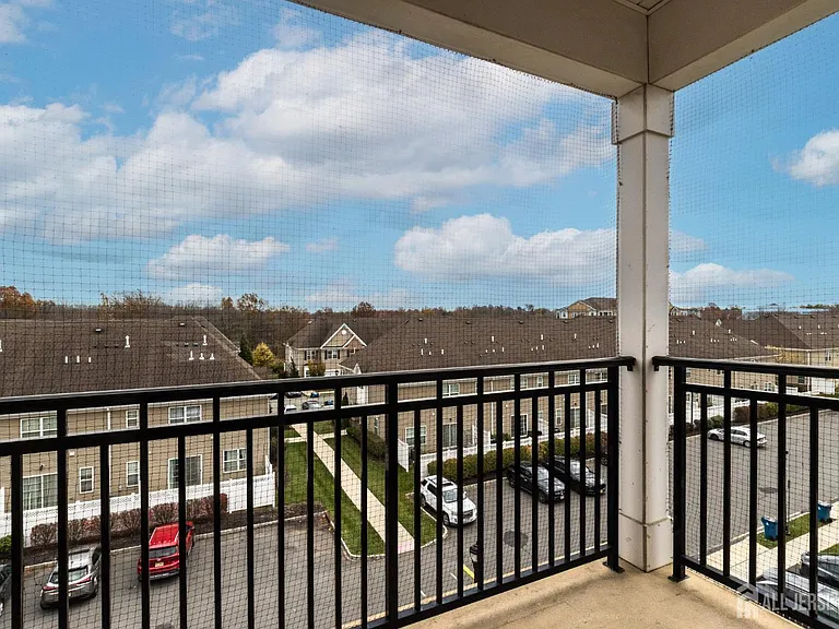 541 E Celebration Way — Photo 17
