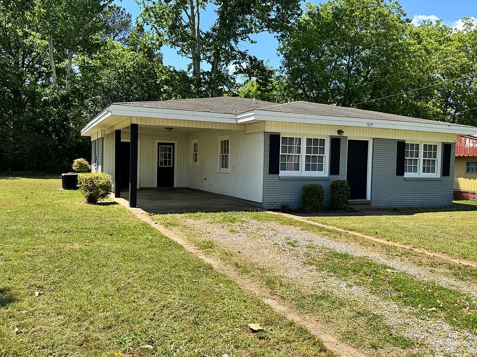 Cute home with large storage room off carport