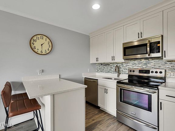 2nd image of 40 Folly Field Rd #124A