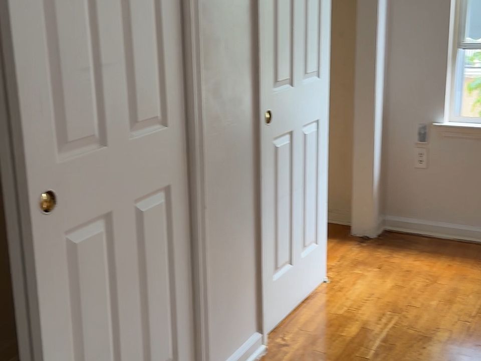 2nd image of 314 John St #02