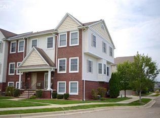 720 Eagle Dr, Fenton, MI 48430