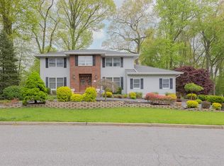 3 Perillo Ct, Pearl River, NY 10965