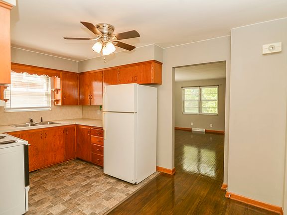 4th image of 214 W Atchison St #2