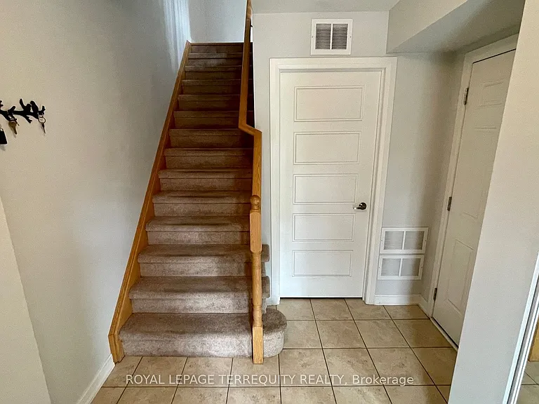 165 Hampshire Way #152 — Photo 16