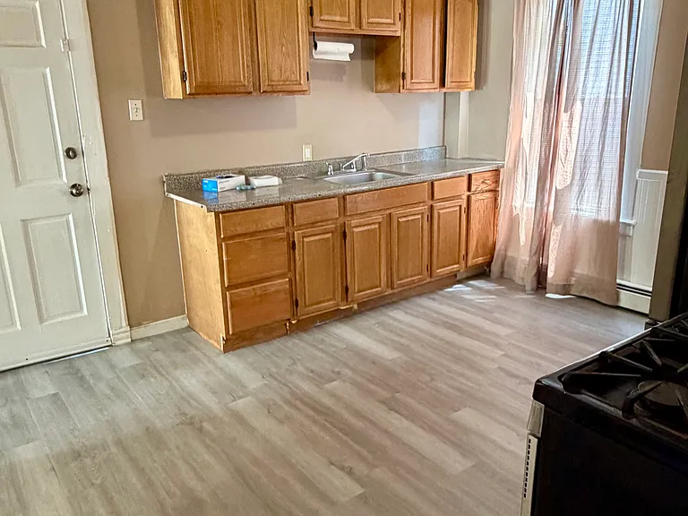 185 Althea St #1 — Photo 4