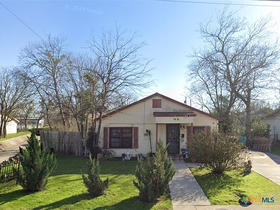 1st image of 706 W Avenue D