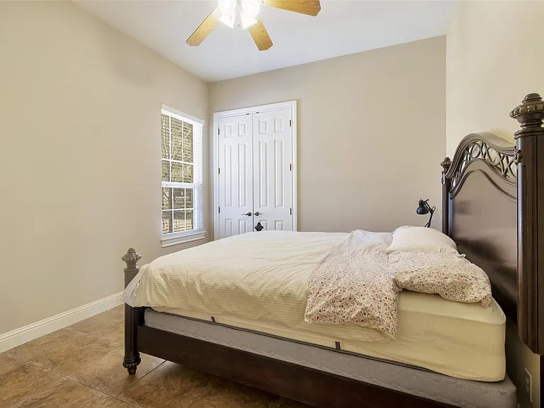 5600 Laguna Cliff Ln — Photo 16