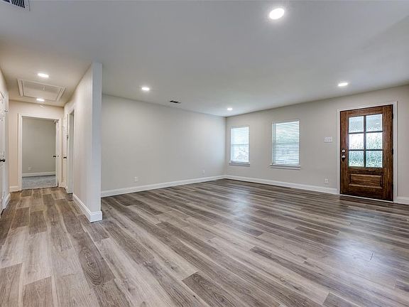 4th image of 2815 Costa Mesa Dr