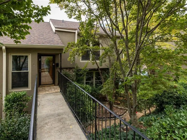1707 Woodcliff Way, Atlanta, GA 30329