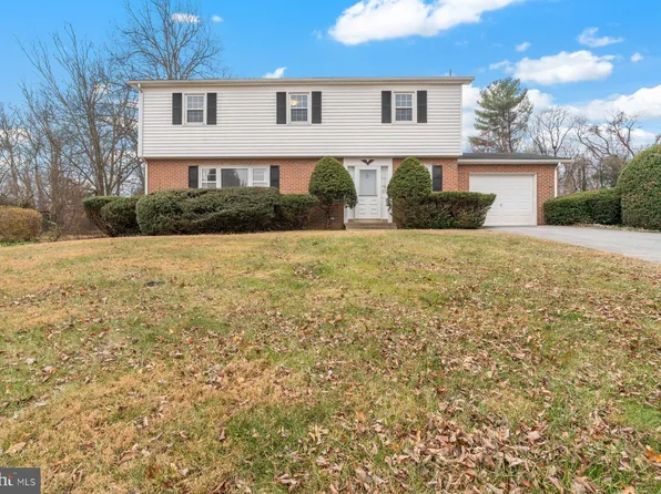 5811 Meadow Dr, Frederick, MD 21702