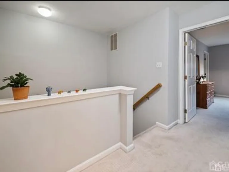 1211 Blossom Cir — Photo 16