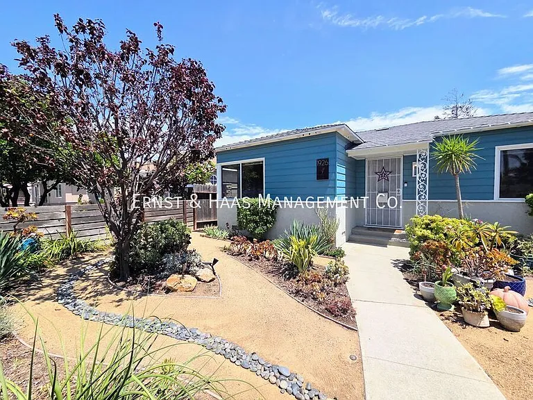 1926 Daisy Ave — Photo 2