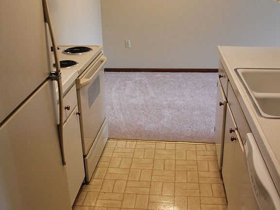 2nd image of 4351 Parklawn Ave #105
