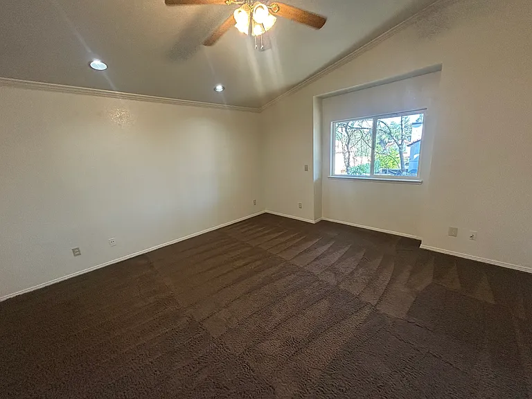 974 E Buckhill Rd — Photo 10