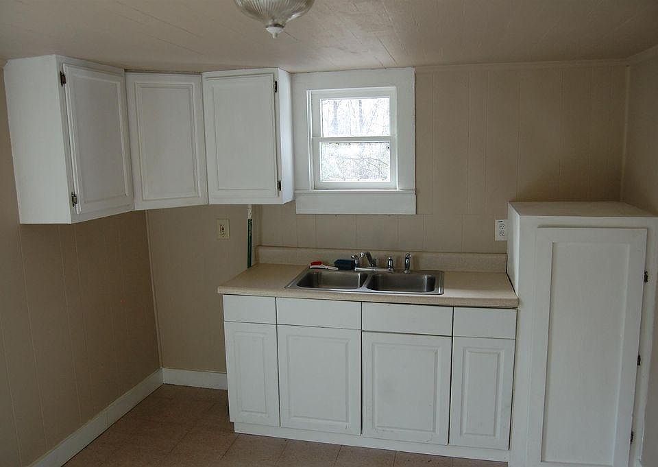 2nd image of 209 Schwartz St