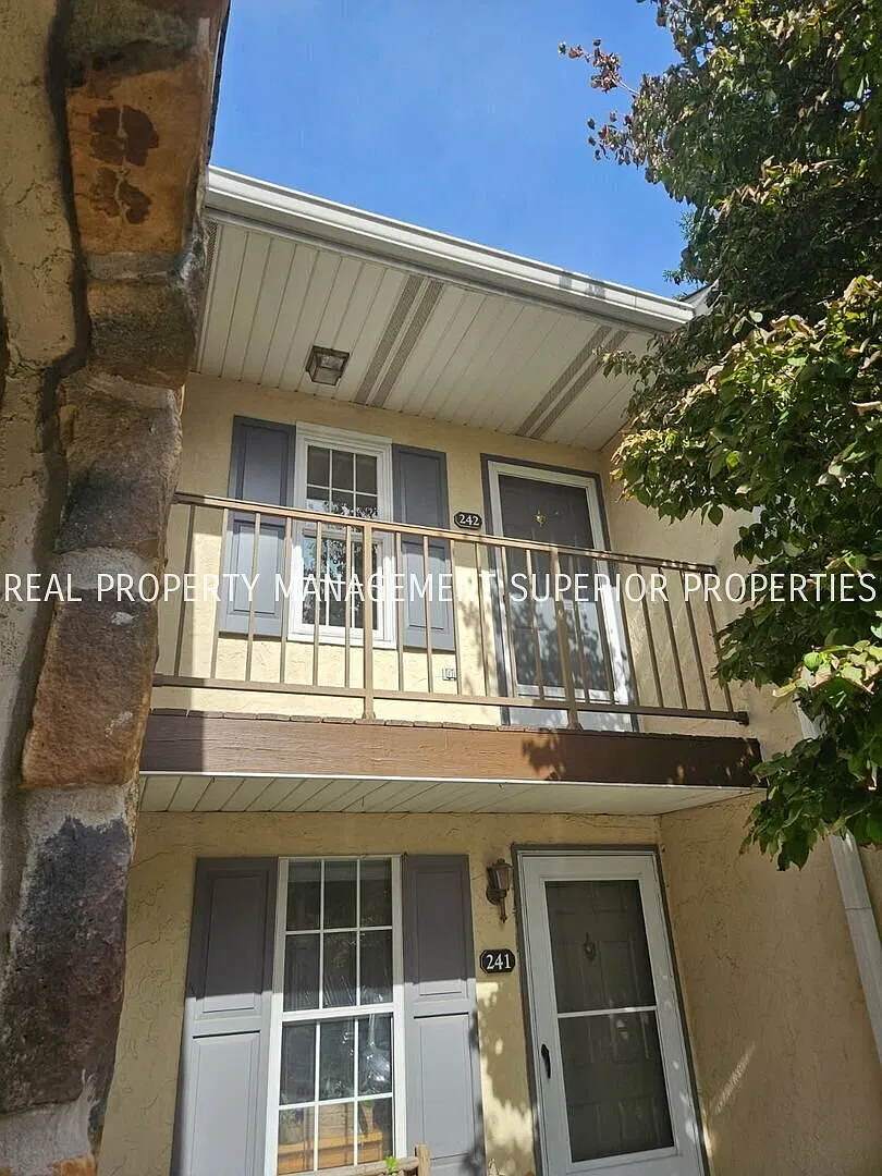 Spacious Chesterbrook Condo with Loft & Oversized Private Deck — Photo 3