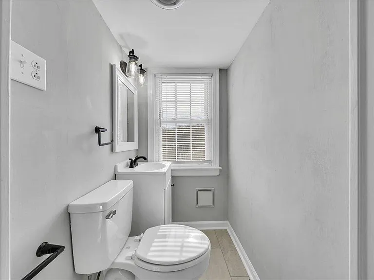 32 Upland Dr — Photo 21