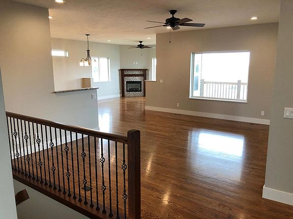 Living/Hearth Rooms (Simulated)