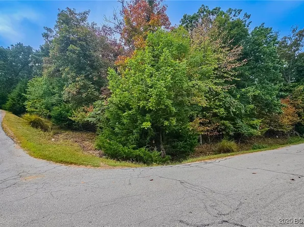 526 Grand View Dr, Sunrise Beach, MO 65079