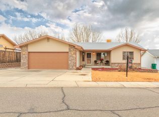 1915 Ranch Dr, Farmington, NM 87401
