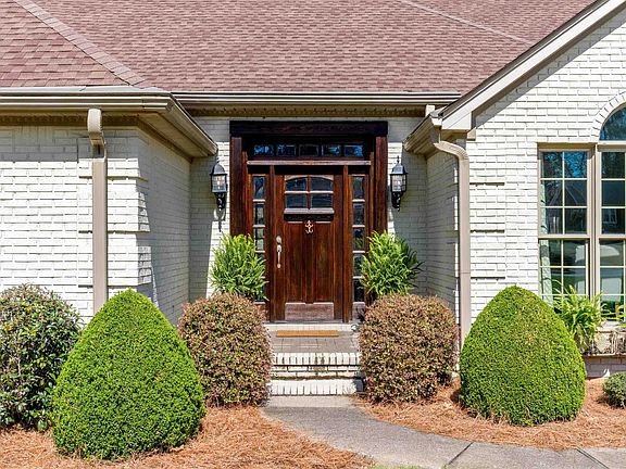 4th image of 216 Doubletree Ln