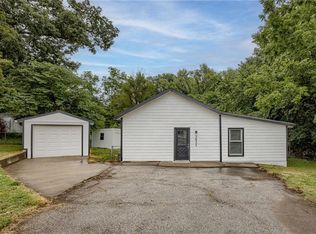 3821 NE Antioch Rd, Kansas City, MO 64117