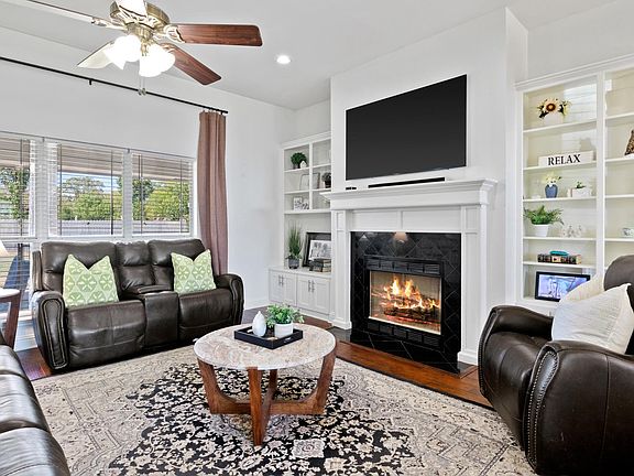 5th image of 110 Diane Ln