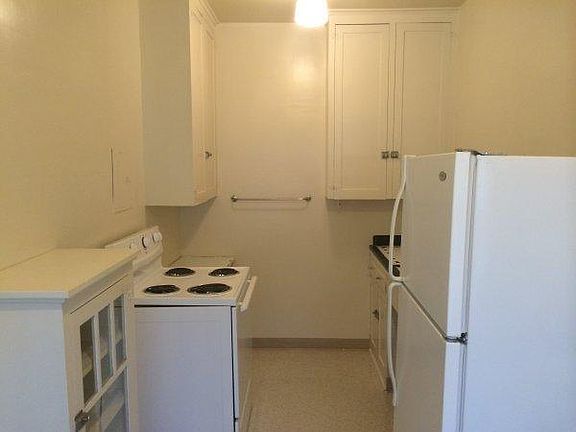 3rd image of 1365 N Wishon Ave APT 1