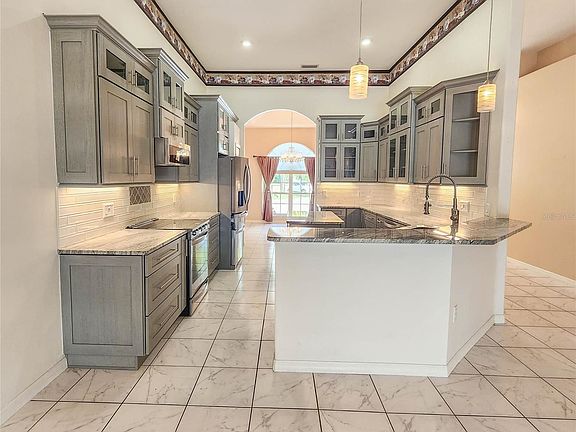 5th image of 4 White Wood Pl