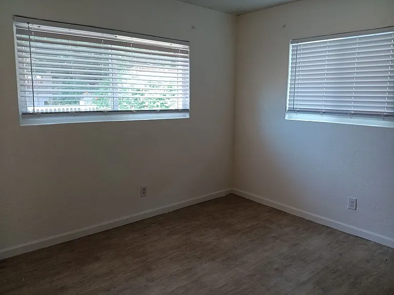 1414 Erbbe St NE — Photo 7