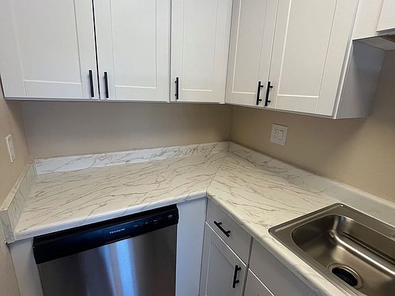 5th image of 156 Pond Pl APT 6
