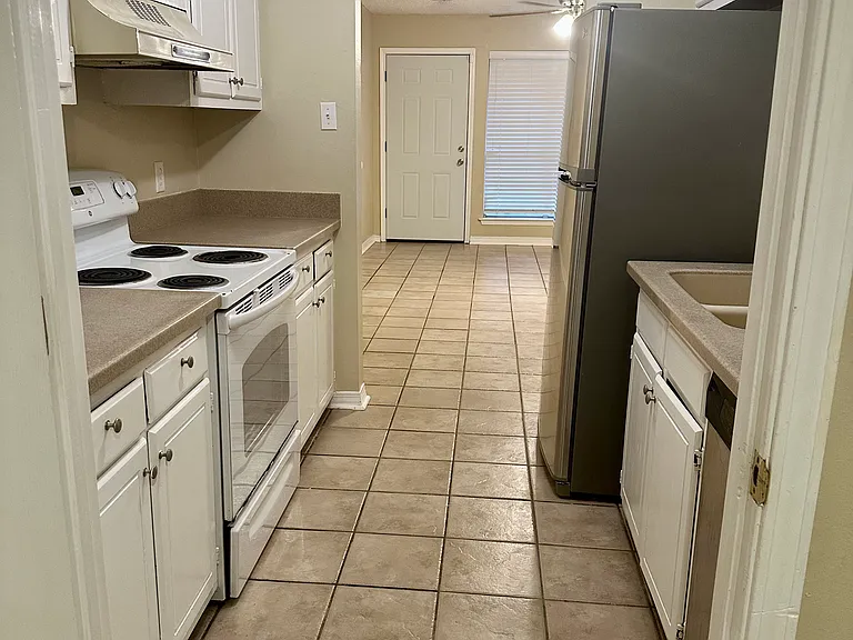 1975 Brightside Dr — Photo 3