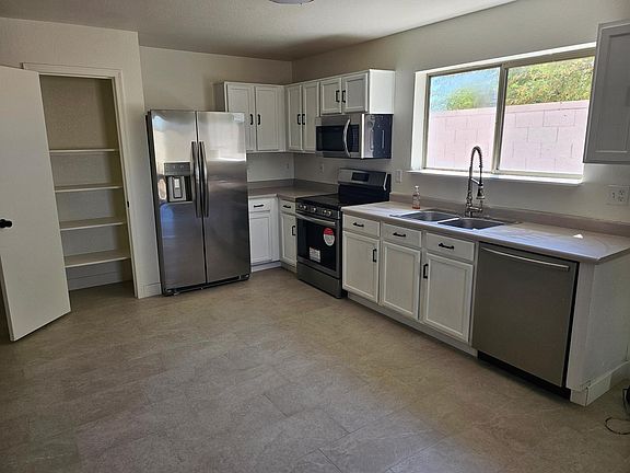 Kitchen, new appliances installed 4/29