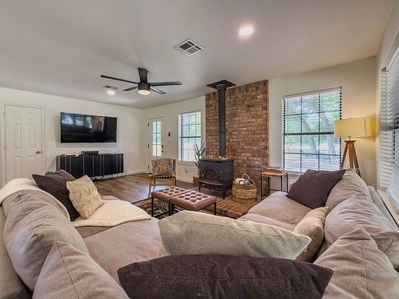 5th image of 101 Rose Way