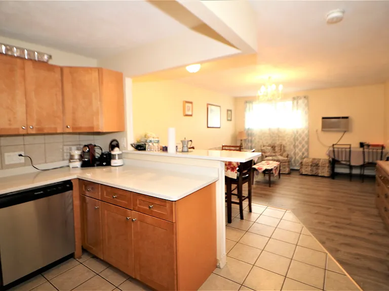 400 Governors Dr #5 — Photo 1