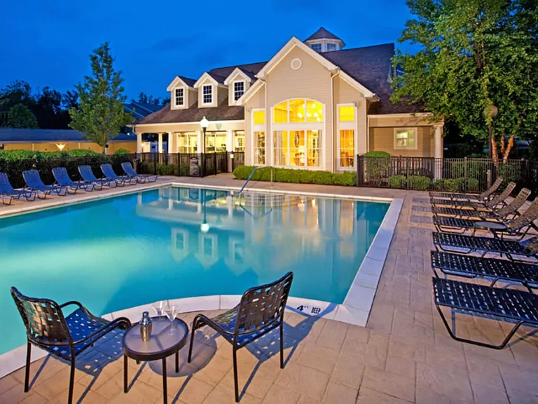 grand-reserve-orange-pool-nightview