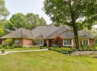 381 Belle Foret Dr, Lake Bluff, IL 60044