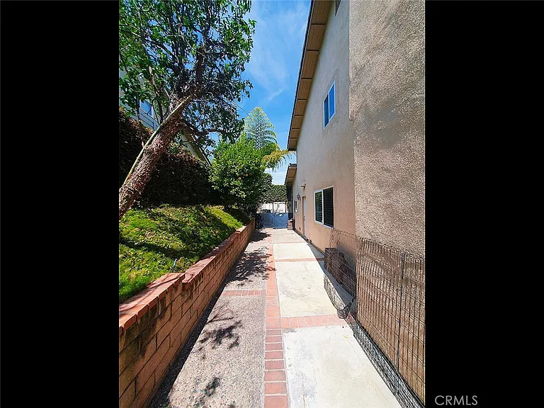 1826 Calle Belleza — Photo 43