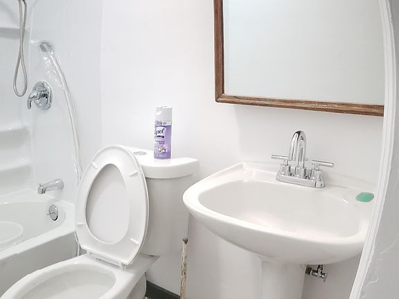 4th image of 213 Locust St #2