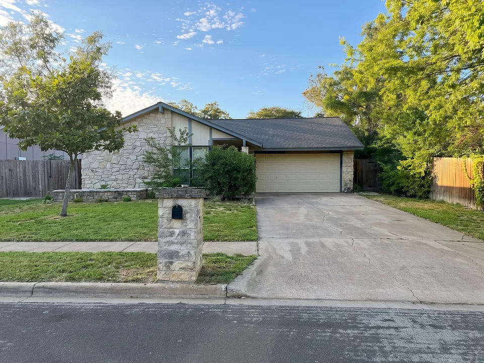 10408 Firethorn Ln